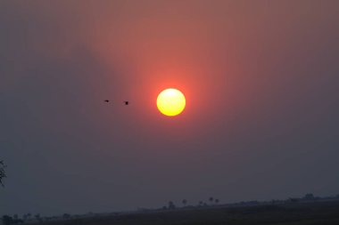 Güzel gün batımı gökyüzü bulutlu