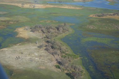 Dağlardaki güzel göl manzarası