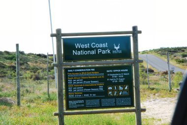 Dağlarda yol tabelası