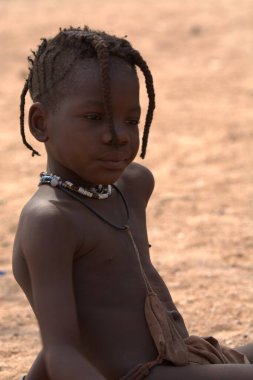 Çölde bir çocuk