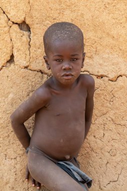 Küçük bir çocuğun portresi.