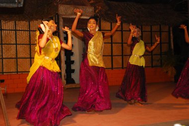 Parktaki bir grup genç.