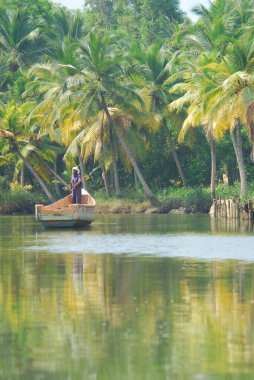 Hindistan 'ın geleneksel Hint köyündeki Hintli adam.
