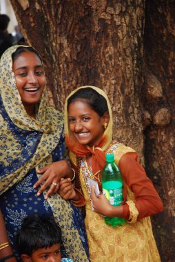 Genç bir Hintli kadının portresi.