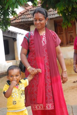 Anne ve çocuk Hindistan 'da.