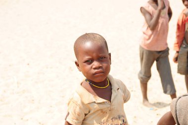 Himba köyündeki çocuklar