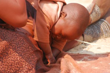 Köydeki Afrikalı çocuklar