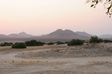 Çölde gün batımı