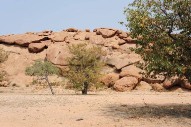 Büyük taşlı taş duvar.