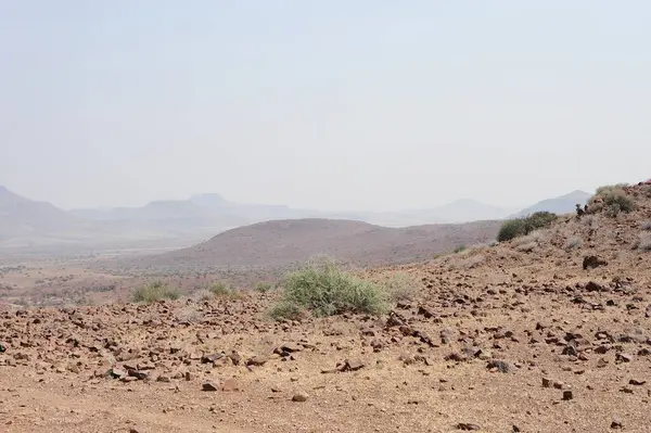 Afrika 'daki Fas sahara' daki dağlardaki çöl manzarası.