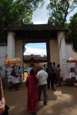 the entrance of the city of the temple in the park