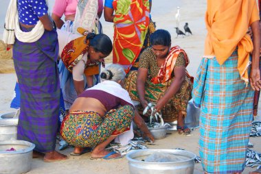 Piyasadaki insanlar.