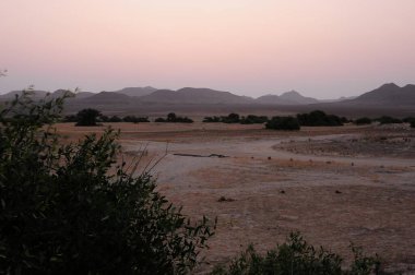 Denizin üzerinde gün batımı