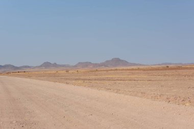 Sahara çölündeki yol.