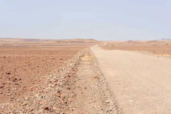 Çölde yol dağlarda