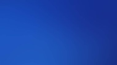 İnce dokuya sahip canlı mavi eğimli arkaplan, tasarım ve dijital projeler için ideal