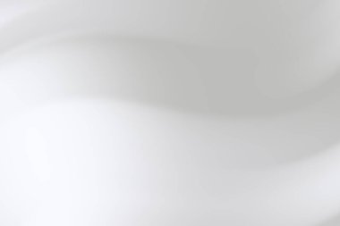 Minimalist bir zemin boyunca akan soyut beyaz dalgalar, sakin bir atmosfer yaratıyor.