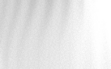 Yumuşak, akışkan kumaş perdeler zarif, minimalist bir ortamda zarif bir ortam yaratıyor.