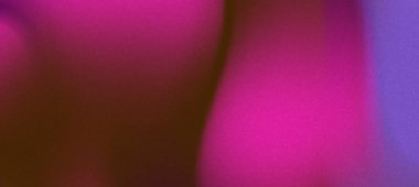 Yumuşak kıvrımlı ve eğimli soyut renkli arka plan, canlı bir atmosfer yaratıyor.