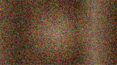 Çok renkli mozaik desenli canlı bir görüntü. Bu küçük fayanslar merkezi daha açık bir alana sahip desenli, soyut bir tasarım yaratıyor..