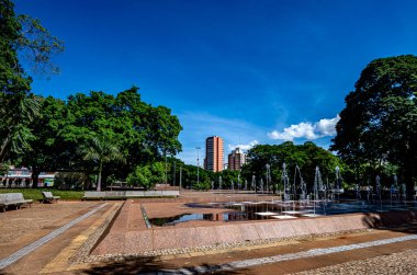 Goiania 'daki Civica Meydanı' nda biraz çeşme var.