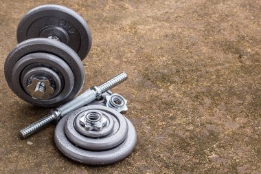 Halter çimento katta kapatın. Fitness kavramı