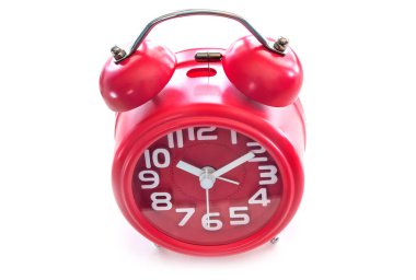 Beyaz zemin üzerine kırmızı vintage çalar saat