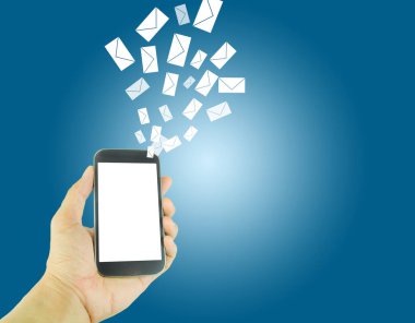 Adam akıllı telefon zarflar uçan ile kullanarak eller. Bağlantı kavramı