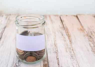 Ahşap masa arka cama para