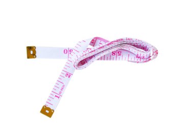 Beyaz arkaplanda izole edilmiş mezura ölçülüyor