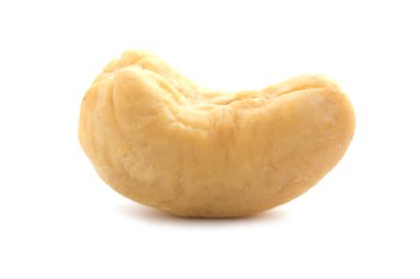 Kaju fındık beyaz bir arka plan üzerinde kapatın