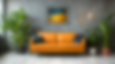 Canlı turuncu bir kanepenin olduğu şık bir oturma odası. İçerideki yemyeşil bitkilerin ve büyüleyici duvar sanatının ortasında. Modern dekorasyon hevesleri için mükemmel..