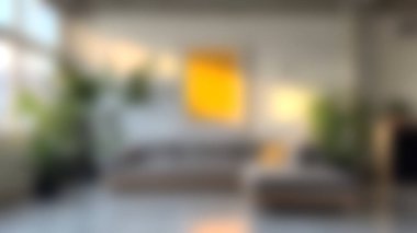 Parlak ve davetkar bir oturma odası, rahat bir kanepe, bereketli ev bitkileri ve çarpıcı bir duvar sanatı. Güneş ışığı çağdaş dekoru yükselterek sakin bir atmosfer yaratır..