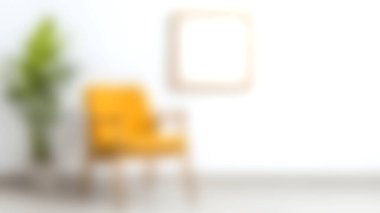 Parlak ve davetkar bir iç mekan. İçinde sarı bir sandalye ve yemyeşil bir bitki var. Modern yaşam alanlarında rahat bir atmosfer yaratmak için mükemmel..