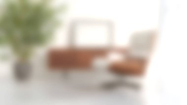 Parlak ve minimalist oturma odasında şık mobilyalar, kapalı bir bitki ve rahat bir atmosfer var. Modern ev dekorasyonu için ideal..