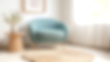 Şık bir sandalyenin, yumuşak dokuların ve yumuşak güneş ışığının olduğu parlak ve havadar bir oturma odası. Rahatlamak ve rahatlamak için rahat bir yer yaratmak için mükemmel..