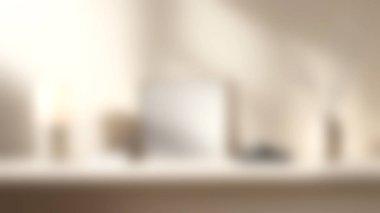 Yumuşak ışık ve nötr tonların karışımından oluşan şık bir görüntü, sakin bir atmosfer yaratıyor. Ev dekorasyonu için mükemmel ilham ve estetik tamamlayıcılar..