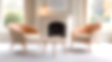 Huzurlu bir oturma odasında iki şık sandalye ve yumuşak, parlak bir şömine rahatlık ve rahatlık için mükemmel bir ortam yaratır..