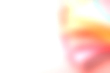 Yumuşak pembe bir arka planda güzel düzenlenmiş renkli kağıt çarşaf yığını. Tasarım projeleri, yaratıcı sunumlar veya sanatsal düzenler için ideal.