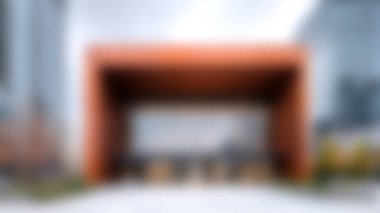 Büyüleyici bir şehir binasında cesur turuncu bir cephe, minimalist bir yaklaşımla modern mimari tasarımı ve çekici çizgileri sergiliyor..