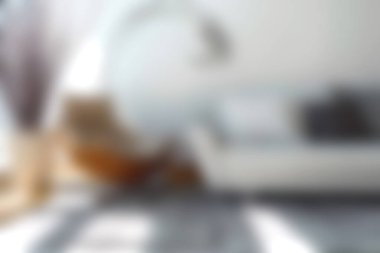 Benzersiz bir sandalye ve bol doğal ışık barındıran modern bir oturma odası. Modern iç tasarım fikirlerini ve rahat atmosferleri sergilemek için ideal..