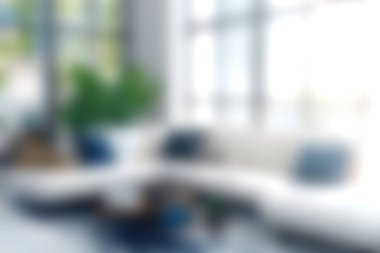 Bu resimde doğal ışıkla dolu rahat ve modern bir oturma odası var. Geniş pencereler ve yemyeşil bitkiler, davetkar ve huzurlu bir yer yaratıyor..