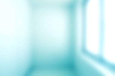 Yumuşak ışık ve parlak pencereli bulanık boş bir odada huzurlu ve sakin bir atmosfer yaratan minimalist, soyut bir görüntü. Çeşitli tasarım projeleri için mükemmel.