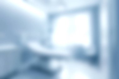 Bu resim, hafif ışıklandırma ve minimalist tasarım unsurlarının yer aldığı, sakin ve şık bir ortam için mükemmel olan parlak ve modern bir banyo iç mekanı sergiliyor..