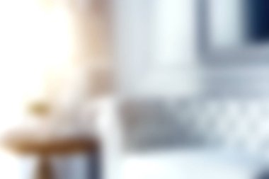 Parlak ve rahat bir oturma odası. Yumuşak dokular ve modern mobilya tasarımı sergileniyor. Rahat ve şık yaşam alanları taşımak için ideal..