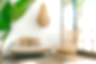 Parlak ve davetkar yaşam alanı doğal ışık, şık dekor aksanları ve yemyeşil. Rahat ve huzurlu bir ev ortamı yaratmak için mükemmel..