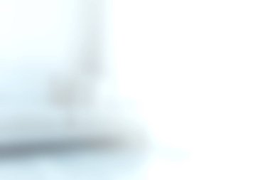 Yumuşak ve soyut bulanık bir arkaplan. Yumuşak bir ışık ve ince bir renk gradyanı var. Çeşitli yaratıcı projeler için mükemmel..