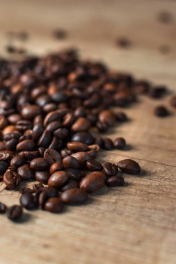 Minimalist Enerji: WoodAromatic Still Life üzerine Kahve Fasulyeleri: Fasulye ve Ahşap