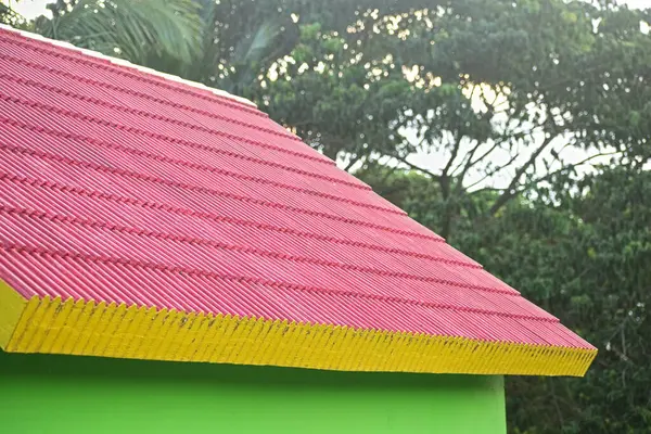  Hint evindeki çatı kiremitleri