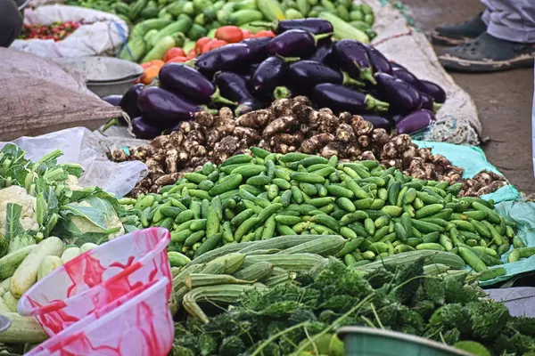 İsrail 'in kuzeyindeki, İsrail' in dönüm bölgesindeki pazarda sebze ve meyve bulunuyordu. Akdeniz kıyıları Akdeniz 'de
